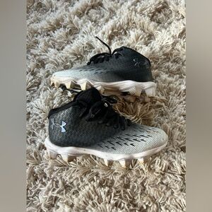 Boys under armour football cleats 1Y